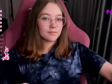 Almondmilka – webcam model profile photo Image 7