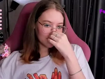 Almondmilka – webcam model profile photo Image 8