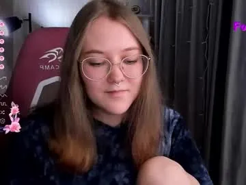 Almondmilka – webcam model profile photo Image 9