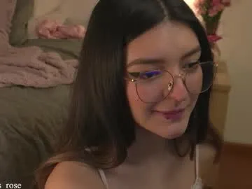 SheOnShe – webcam model profile photo Image 15