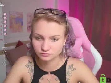 SheOnShe – webcam model profile photo Image 12