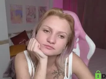 SheOnShe – webcam model profile photo Image 13