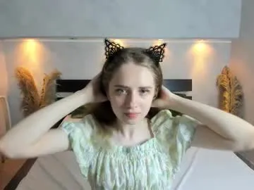b4by_emilia – webcam model profile photo Image 13