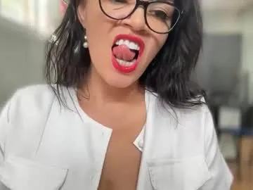 glossybabe_ – webcam model profile photo Image 15
