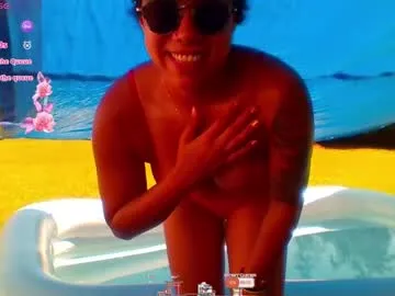 SheOnShe – webcam model profile photo Image 10