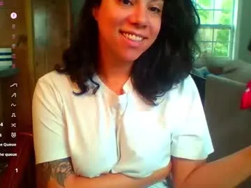 SheOnShe – webcam model profile photo Image 3