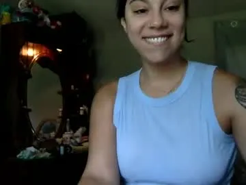 SheOnShe – webcam model profile photo Image 6