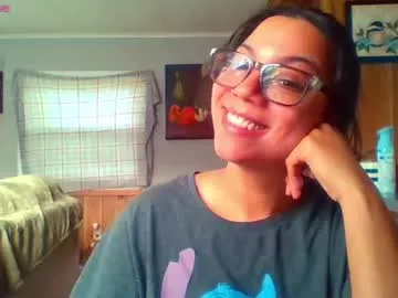 SheOnShe – webcam model profile photo Image 9