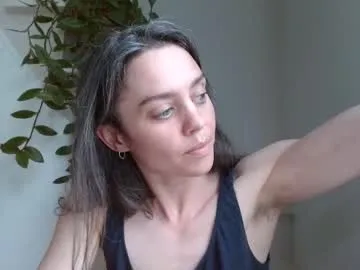 Likachkaa – webcam model profile photo Image 7