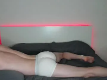 shiny-lily – webcam model profile photo Image 16