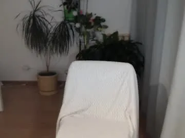 shiny-lily – webcam model profile photo Image 8