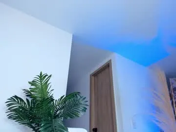 cute_fox_girl – webcam model profile photo Image 9