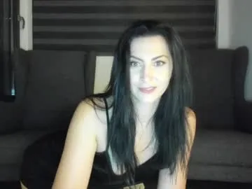 SheOnShe – webcam model profile photo Image 3