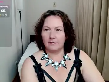 Almondmilka – webcam model profile photo Image 15
