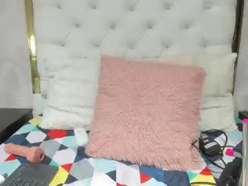 little__sophie18 – webcam model profile photo Image 17