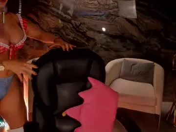 -VikkiL0vesCheese- – webcam model profile photo Image 11