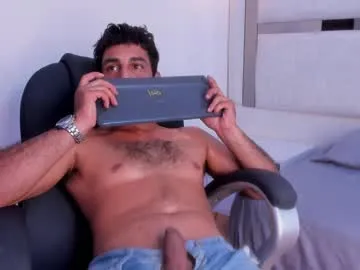 saraloverays – webcam model profile photo Image 3