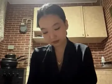 krissone – webcam model profile photo Image 2