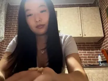 krissone – webcam model profile photo Image 3