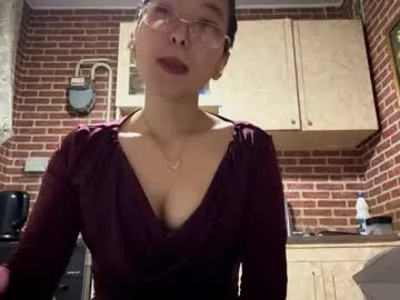 krissone – webcam model profile photo Image 4