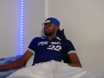 millemimi – webcam model profile photo Image 16