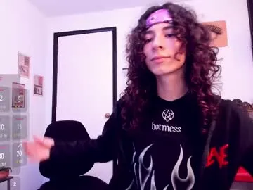 little__sophie18 – webcam model profile photo Image 3