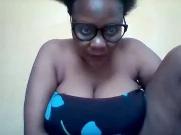 SheOnShe – webcam model profile photo Image 12