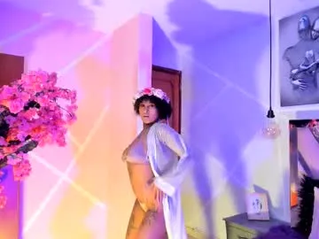 MinniMia – webcam model profile photo Image 5