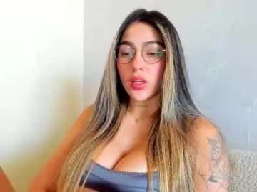 AlexisGrays – webcam model profile photo Image 15
