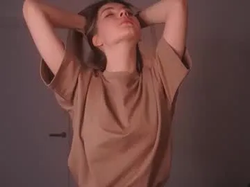 Kristallik-1 – webcam model profile photo Image 3