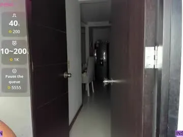 SheOnShe – webcam model profile photo Image 19