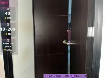 SheOnShe – webcam model profile photo Image 4