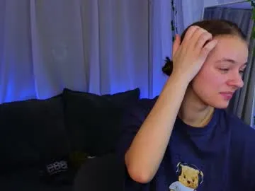 MinniMia free chat on liveonude Image 13