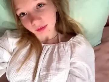 glossybabe_ – webcam model profile photo Image 4