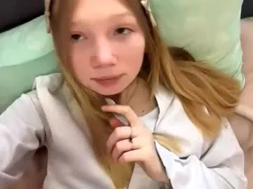 glossybabe_ – webcam model profile photo Image 9