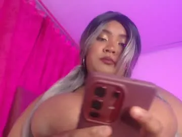 Almondmilka – webcam model profile photo Image 18