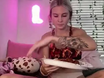 LinaTwins – webcam model profile photo Image 18