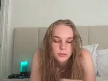 LinaTwins – webcam model profile photo Image 9