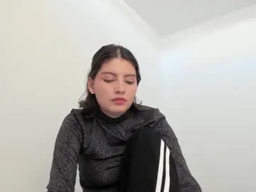 PeachGirl – webcam model profile photo Image 14