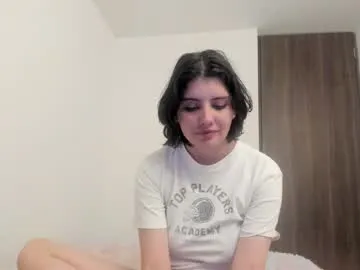 PeachGirl – webcam model profile photo Image 5