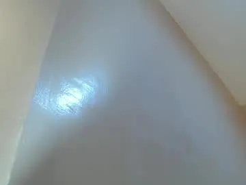 Ellidi – webcam model profile photo Image 17