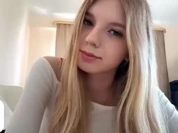 yiovanna19 – webcam model profile photo Image 10
