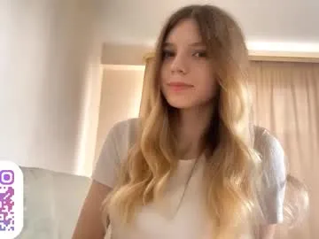 yiovanna19 – webcam model profile photo Image 3