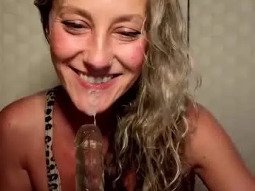 blondefoxsilverfox – webcam model profile photo Image 17