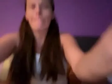 Ellidi – webcam model profile photo Image 15