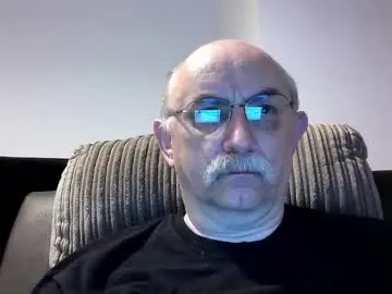 izelevans – webcam model profile photo Image 10