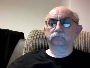 izelevans – webcam model profile photo Image 11