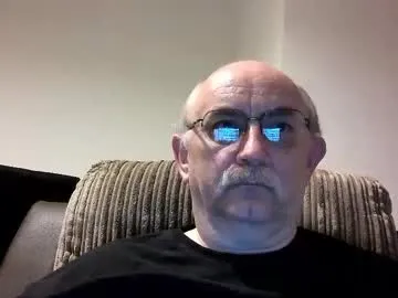 izelevans – webcam model profile photo Image 12