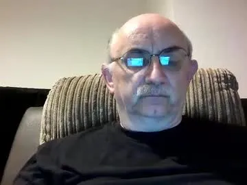 izelevans – webcam model profile photo Image 13