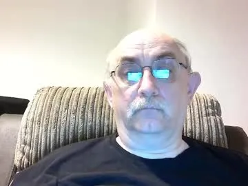 izelevans – webcam model profile photo Image 14